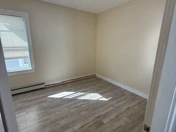 10 Kossuth St #2, Providence, RI 02909