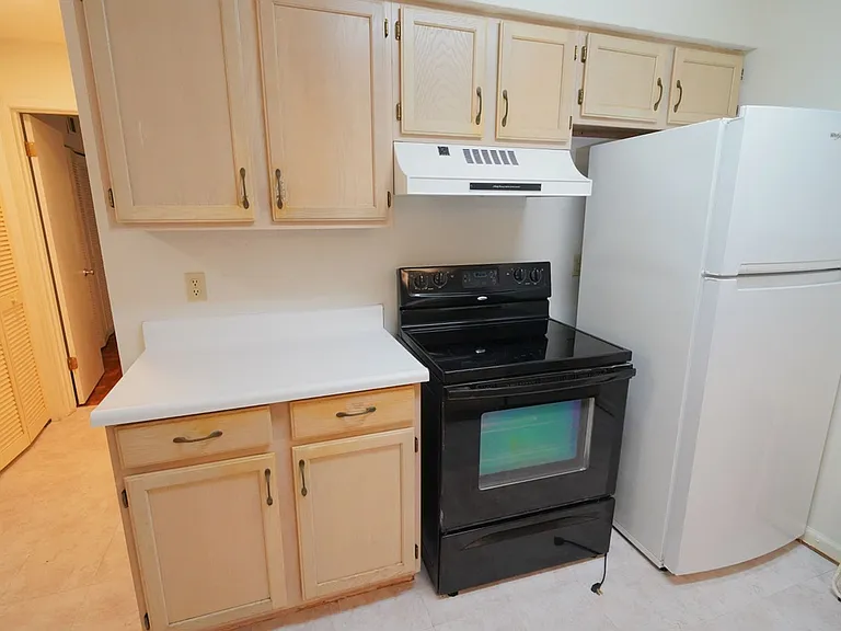 2335 Parrot Ln — Photo 7