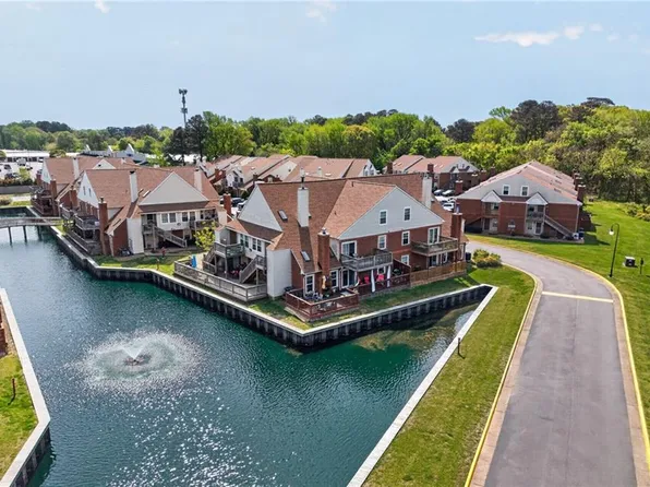 5168 Walkers Grant Ln, Virginia Beach, VA 23455