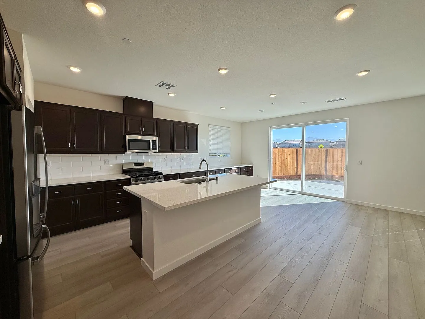 Brand new 4-Bedroom Hollister home Be the First to Live Here! — Photo 2