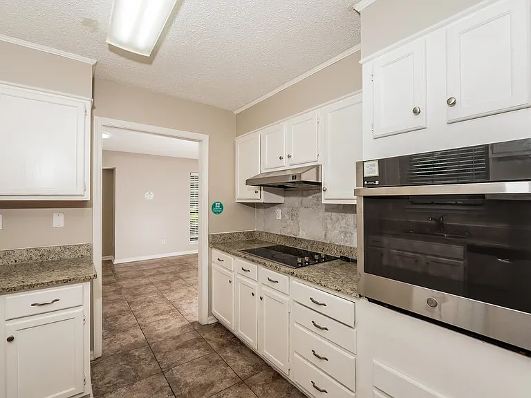 1100 Westchester Pkwy — Photo 9