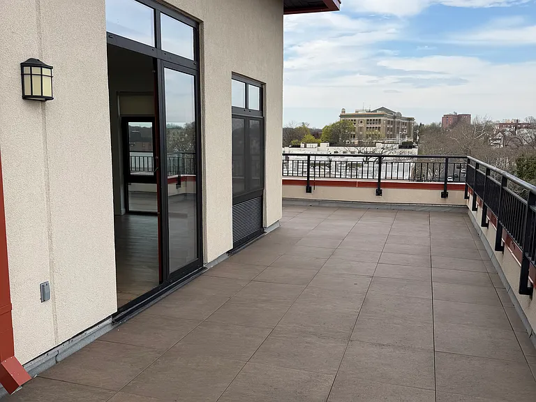 224 Gramatan Ave #8E — Photo 9