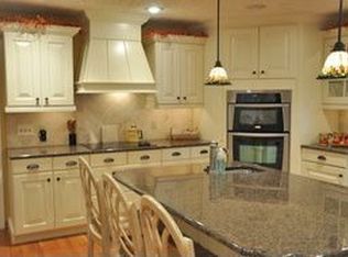 406 3rd St, Madison, WV 25130