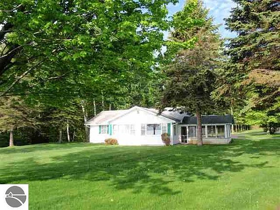 2nd image of 1085 NW Torch Lake Dr