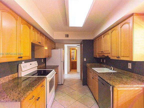 2nd image of 430 Commodore Dr APT 314