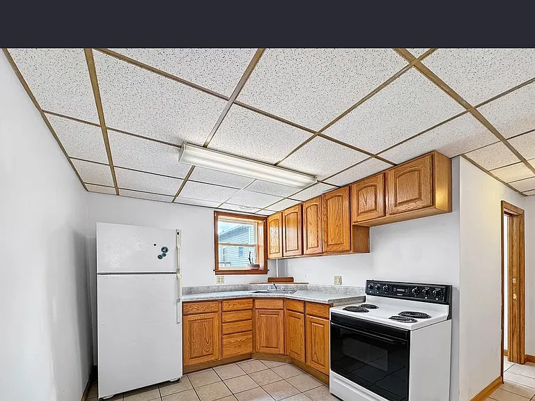 402 E Crawford St — Photo 4