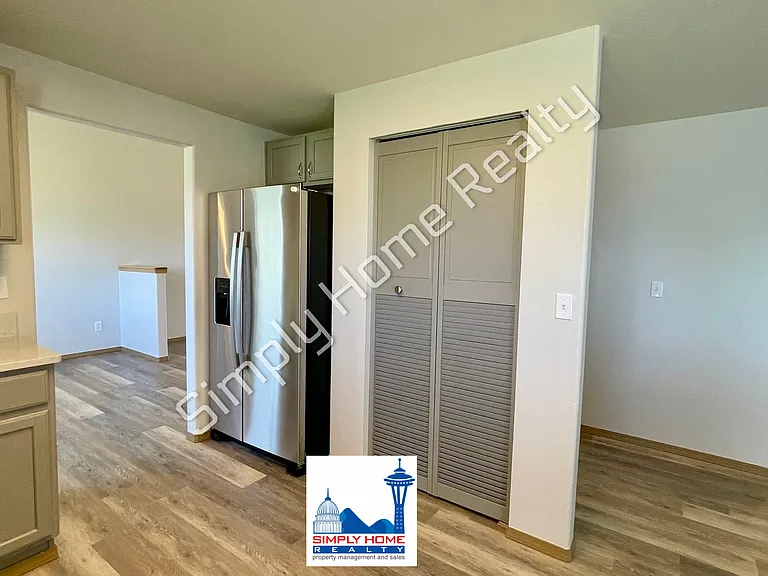 1446 Laredo Dr SE — Photo 10