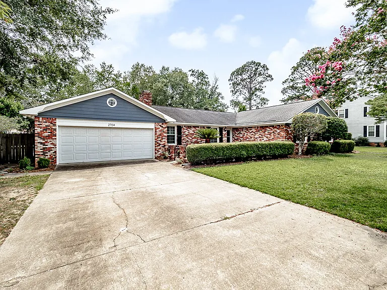 2704 Powhatan Dr — Photo 2