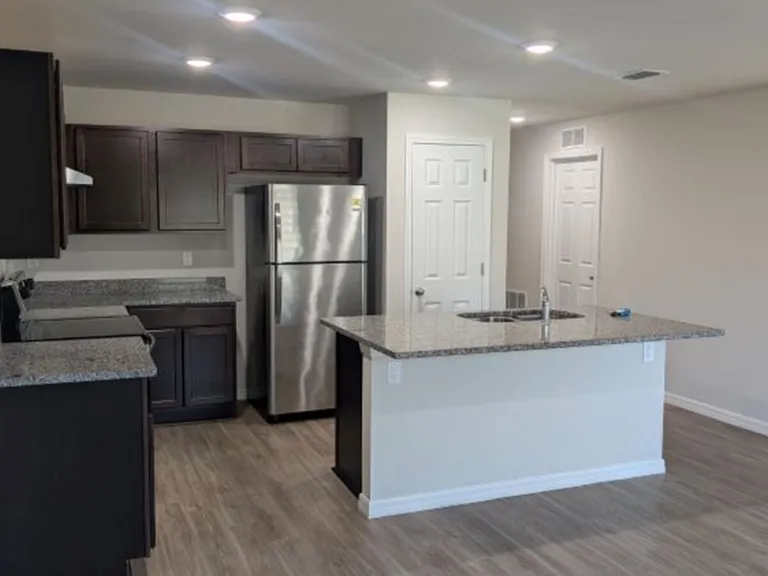 83 Wheatfield Dr #A — Photo 3