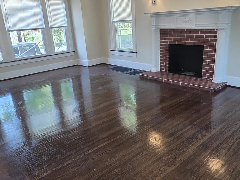 2201 Bashford Manor Ln — Photo 9