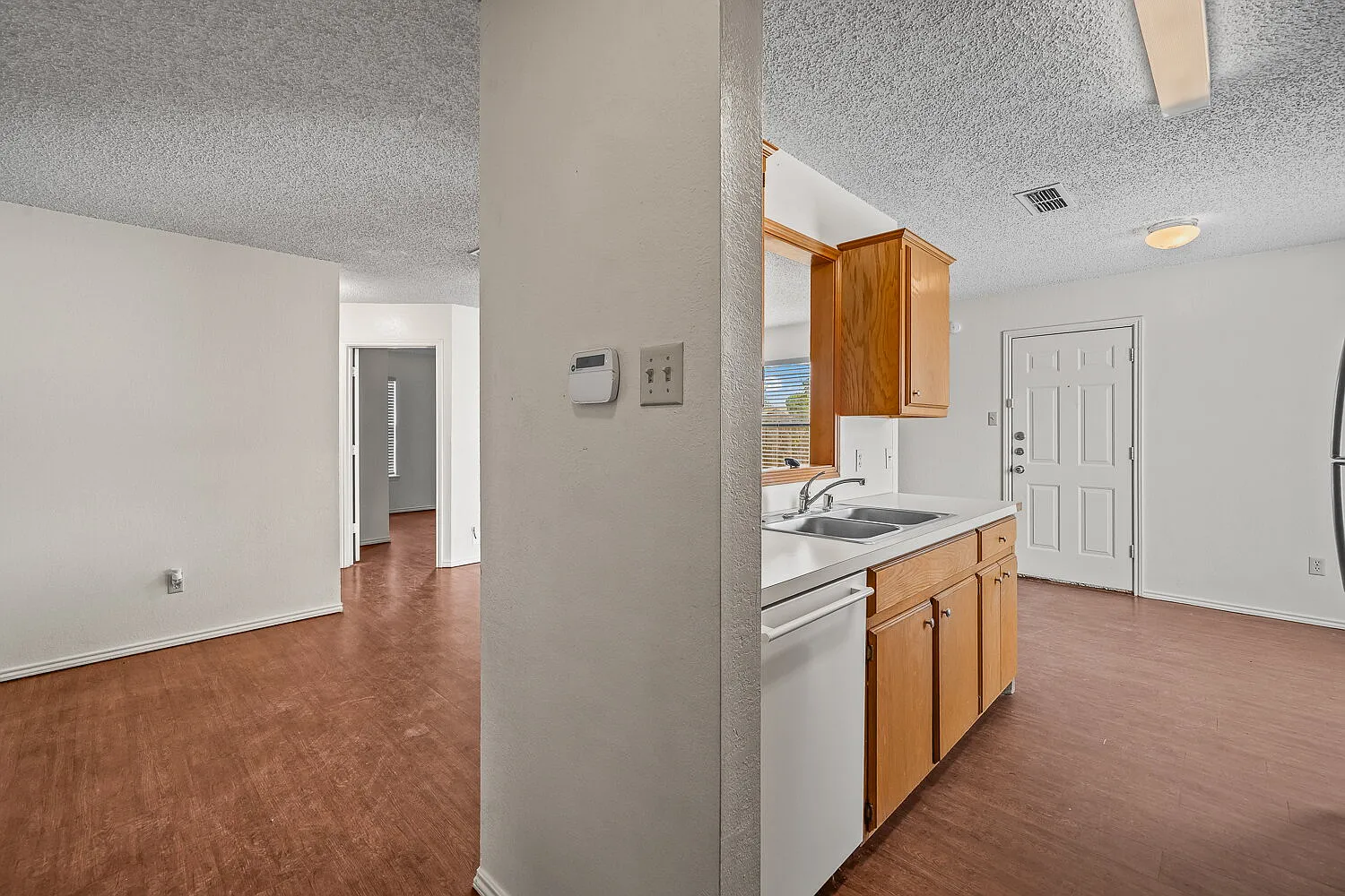 2 bed, 1.0 bath, 926 sqft, $1,100 — Photo 4