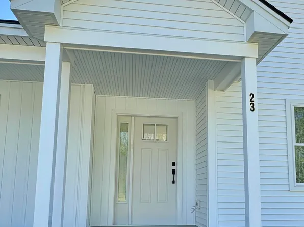 23 Forest Glen Lane, Topsham, ME 04086