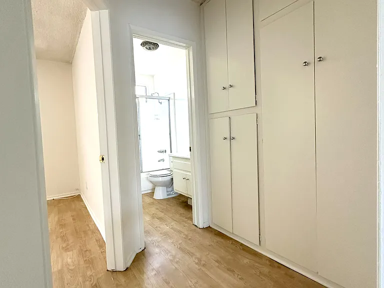 3531 Clarington Ave #5 — Photo 2