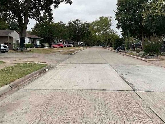 Exterior Neighborhood (street photo)