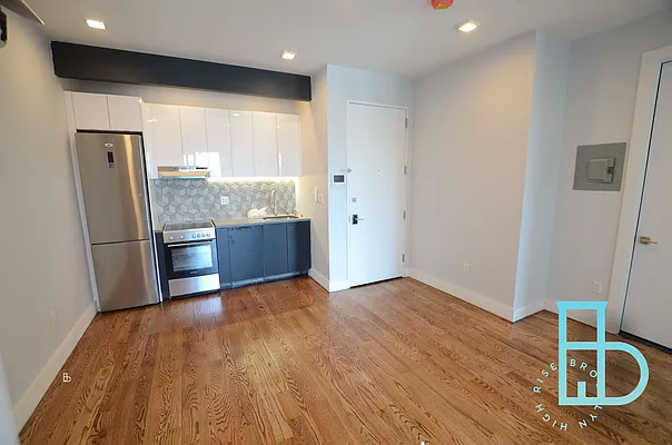 Rented by Miron Realty Group | media 9