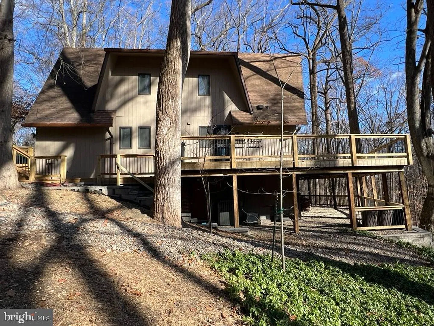Beautiful 3bd 3bth contemporary A-framed home in the prestigious Eagle's Nest community. — Photo 3