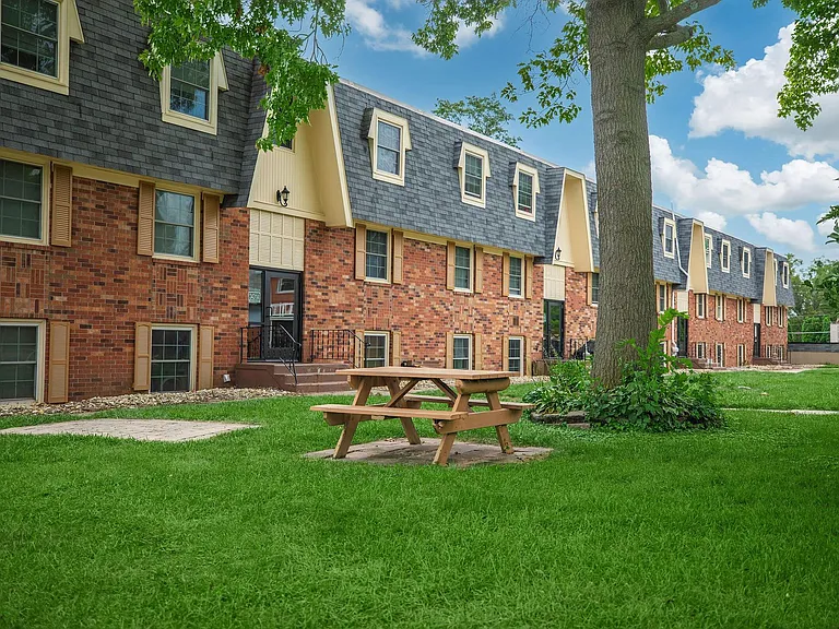 Homewood Manor — Photo 17