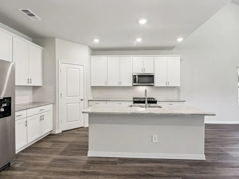 701 Easthill Dr — Photo 31