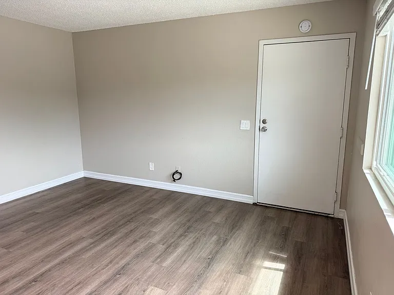 4325 Texas St — Photo 12