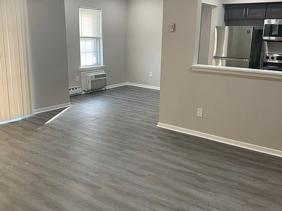 5th image of 620-640 W Brookdale St #620-3