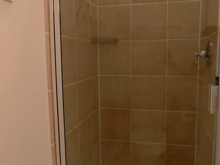 3rd floor mater bathroom shower