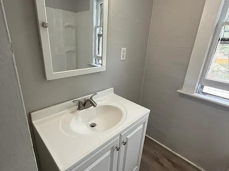2025-2027 Wayne Ave — Photo 17