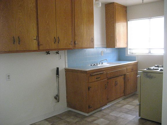 3rd image of 67 S Daisy Ave APT 1