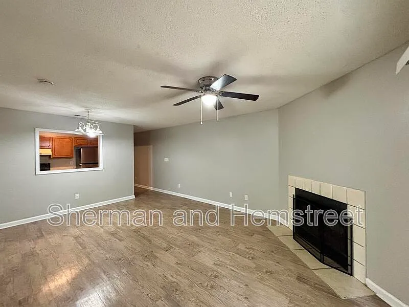 3 bed, 2.0 bath, 1200 sqft, $1,100 — Photo 3