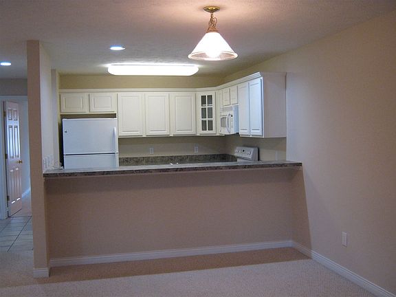 5th image of 09495 Summerhouse Dr APT 13