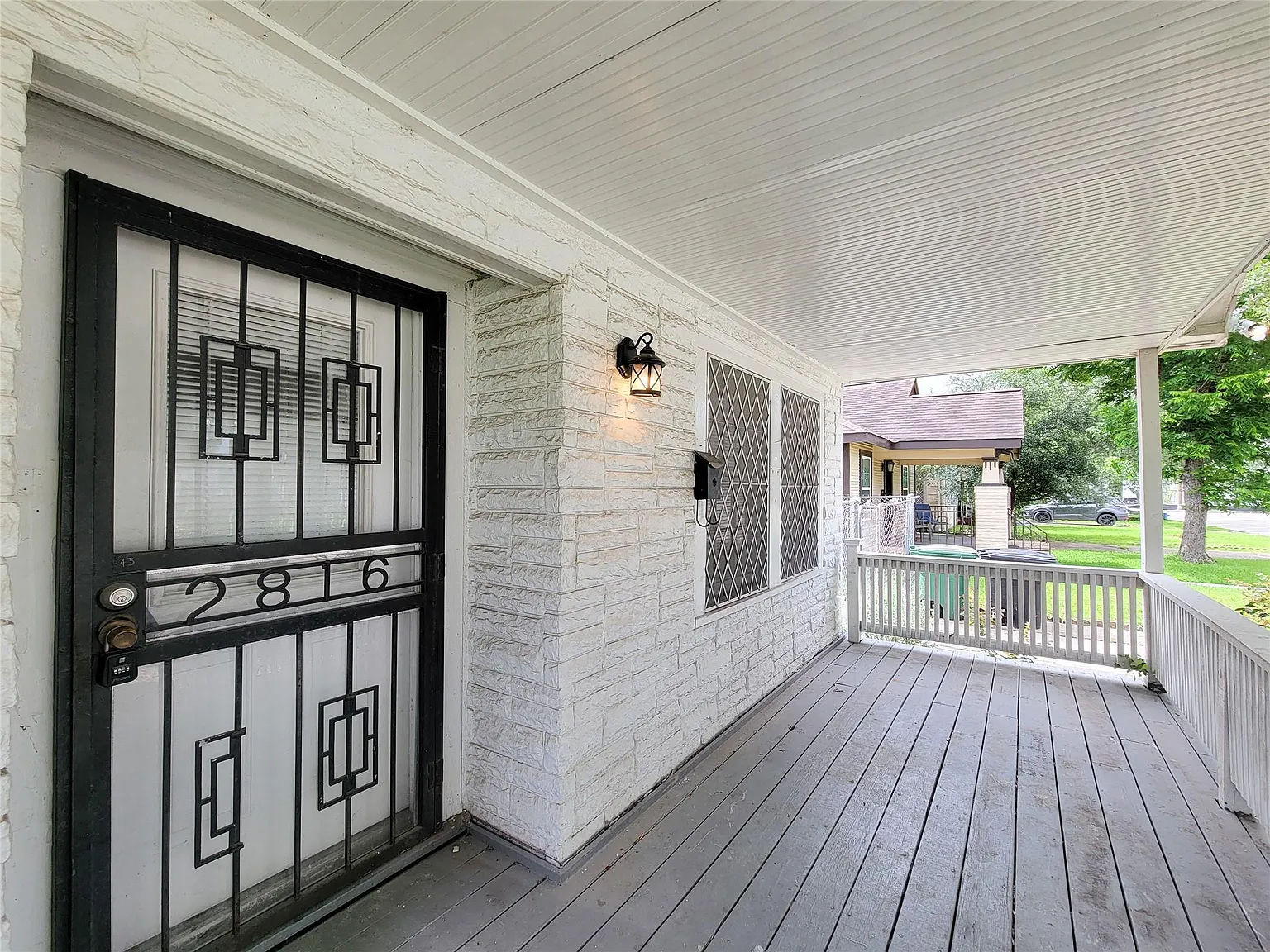 2 bed, 1.0 bath, 1038 sqft, $1,695 — Photo 2