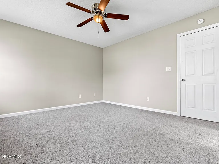 305 Foxridge Ln — Photo 16