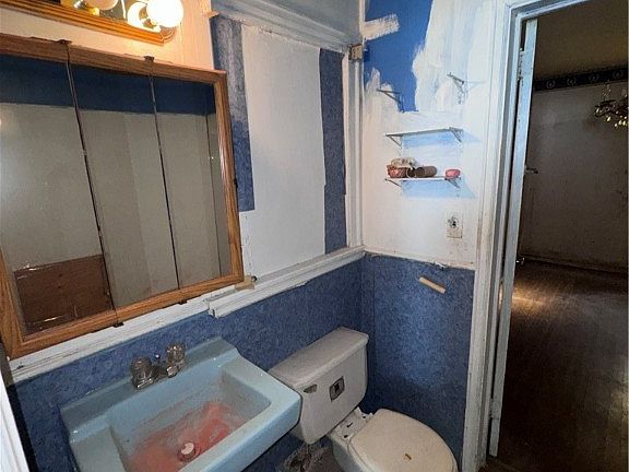4th image of 1809 Halifax Ave