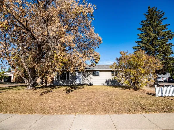 4908 SW Moore St, Blackfalds, AB T0C 0J0