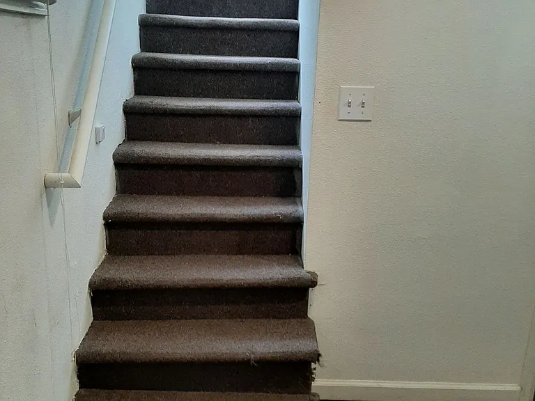 College Housing - 4 bedrooms — Photo 27