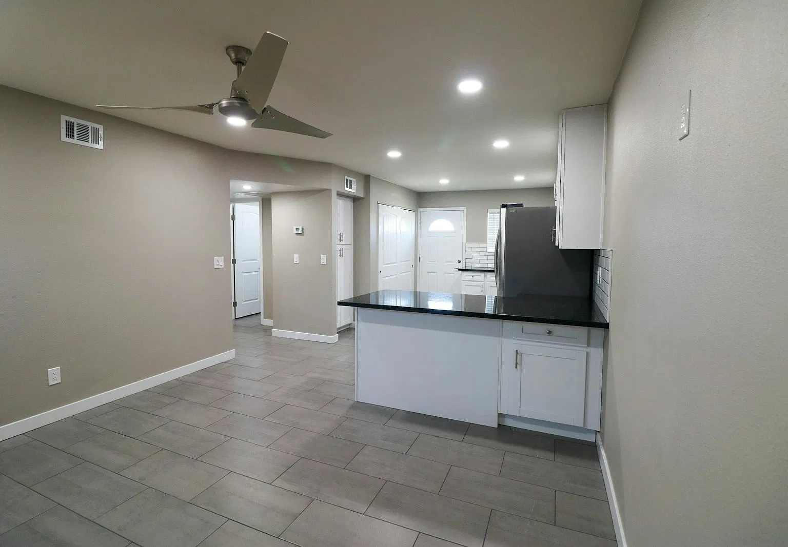 5 North Naco Way, Unit 2 — Photo 3