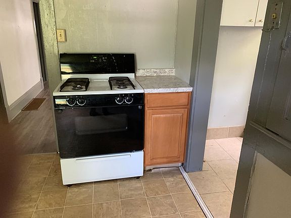4th image of 140 Beulah Ave