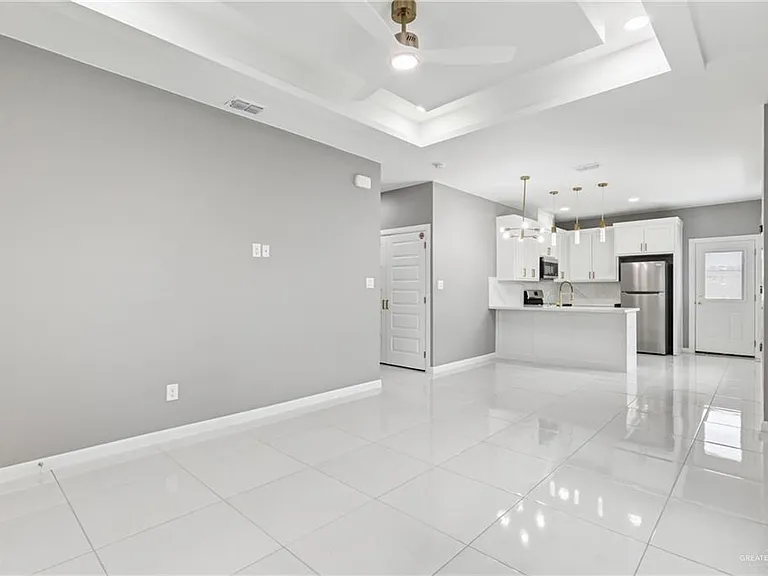 1802 W Violet Dr #1 — Photo 4