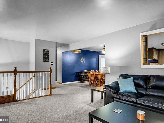 5th image of 615 Lyman Ave
