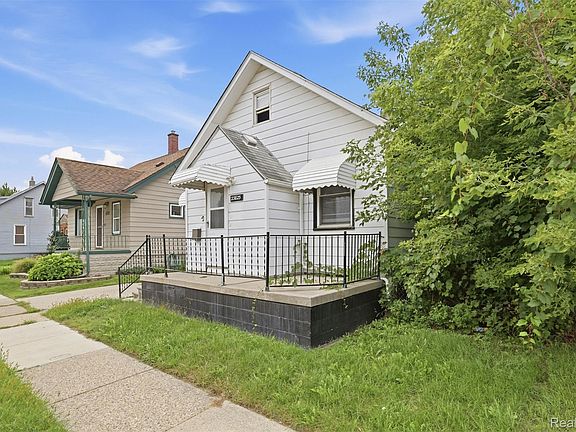 3rd image of 23823 Piper Ave