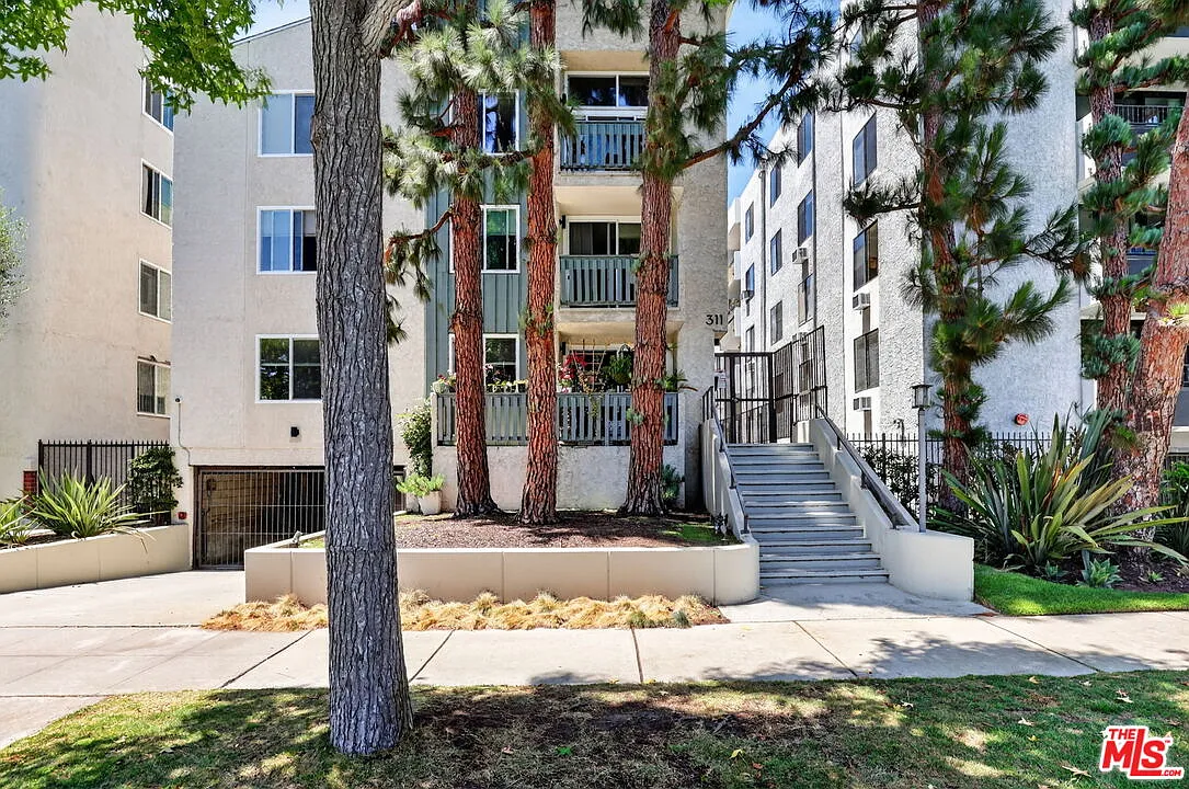1 bed, 1.0 bath, 750 sqft, $3,200 — Photo 3
