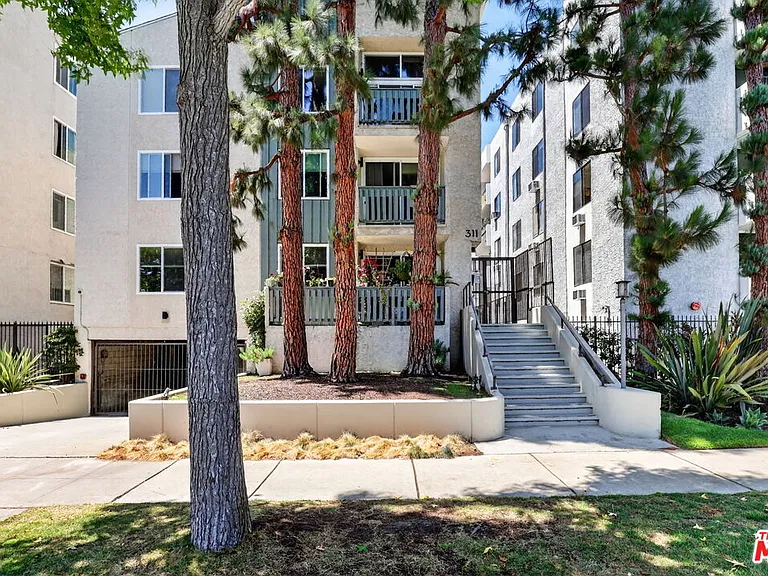 311 Montana Ave #302 — Photo 3