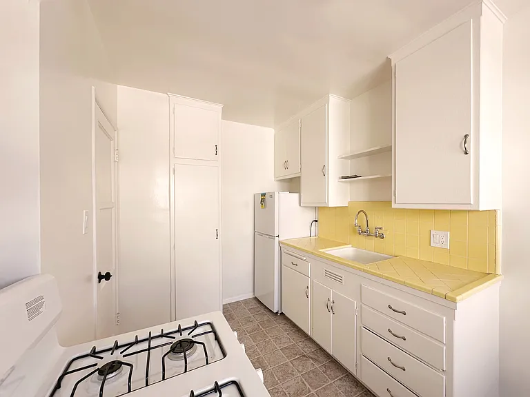 1019 N Louise St #1027-1/2 — Photo 9