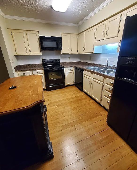2nd image of 2921 Candlelight Way #2917