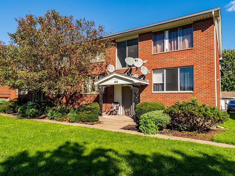 Cedarwood Apartments — Photo 1