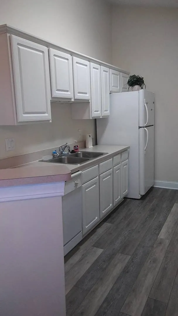 3 Bedroom furnished Condo in Arrowhead — Photo 3