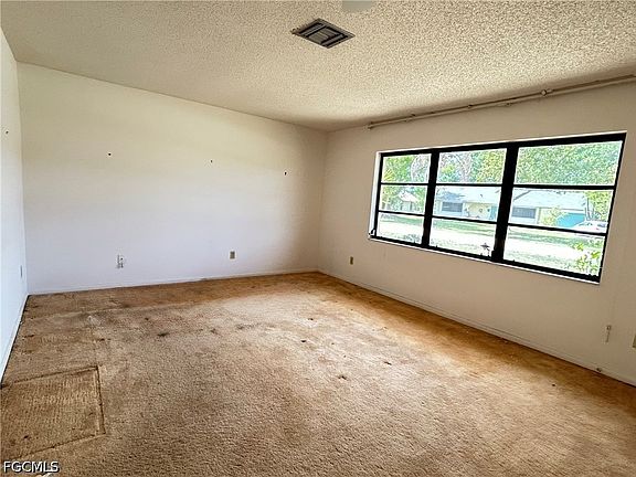 3rd image of 3419 SE 5th Ave