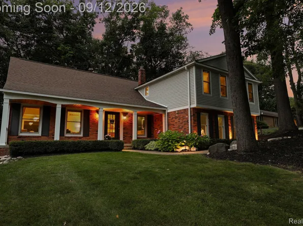 8265 Deerwood Rd, Clarkston, MI 48348