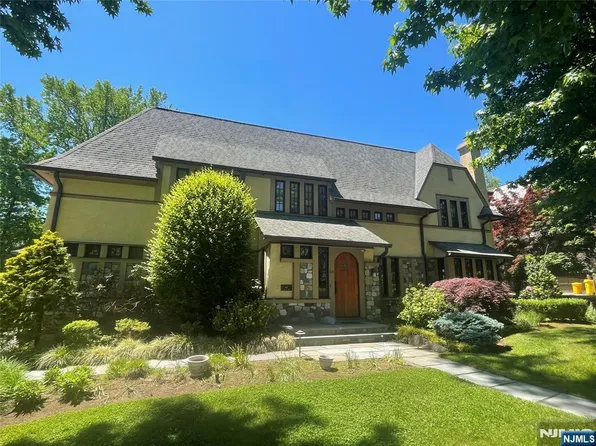 314 Winthrop Rd, Teaneck, NJ 07666