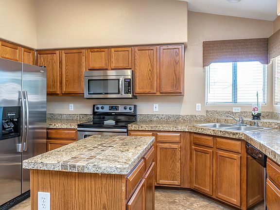 4th image of 8520 W Maui Ln