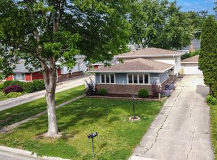 761 N Willow Rd, Elmhurst, IL 60126